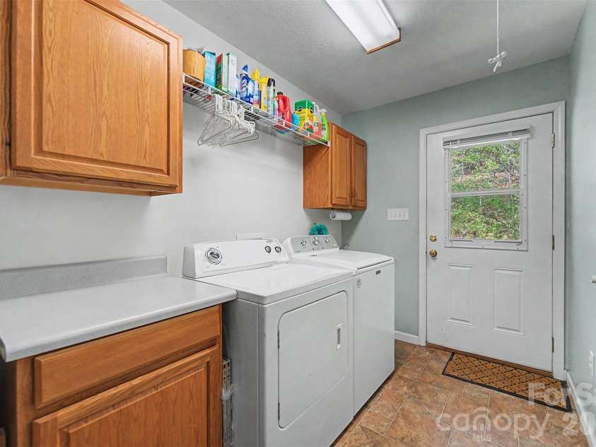 201 Windcrest Ridge, Sylva, NC 28779.  MLS# CAR4367341, YatesRealty ID 23782. 