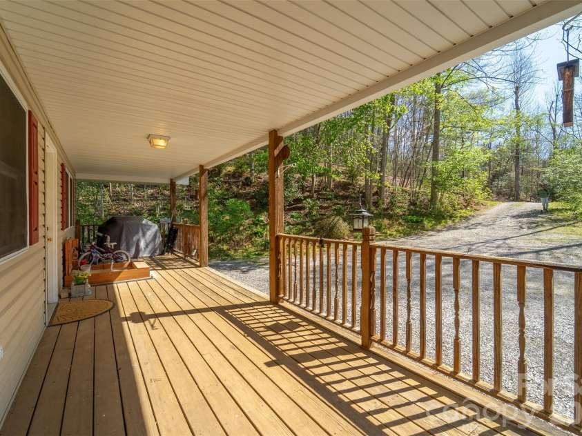 201 Windcrest Ridge, Sylva, NC 28779.  MLS# CAR4367341, YatesRealty ID 23782. 
