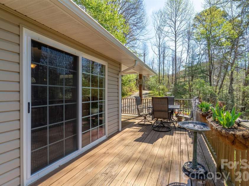 201 Windcrest Ridge, Sylva, NC 28779.  MLS# CAR4367341, YatesRealty ID 23782. 