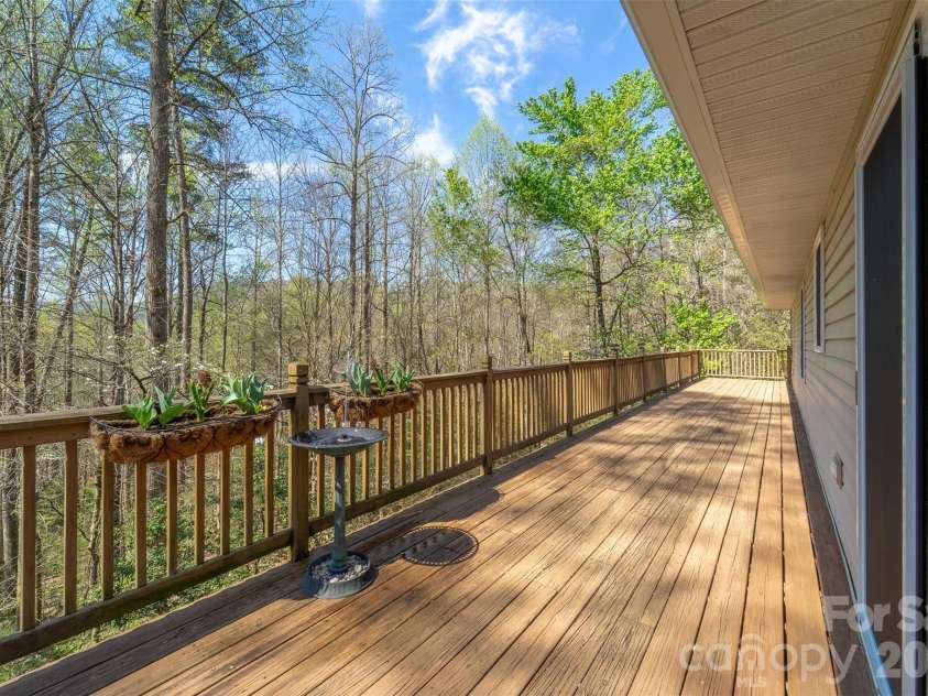 201 Windcrest Ridge, Sylva, NC 28779.  MLS# CAR4367341, YatesRealty ID 23782. 