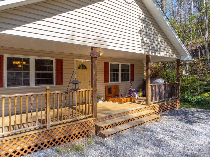 201 Windcrest Ridge, Sylva, NC 28779.  MLS# CAR4367341, YatesRealty ID 23782. 