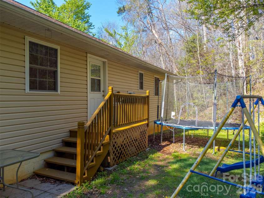 201 Windcrest Ridge, Sylva, NC 28779.  MLS# CAR4367341, YatesRealty ID 23782. 