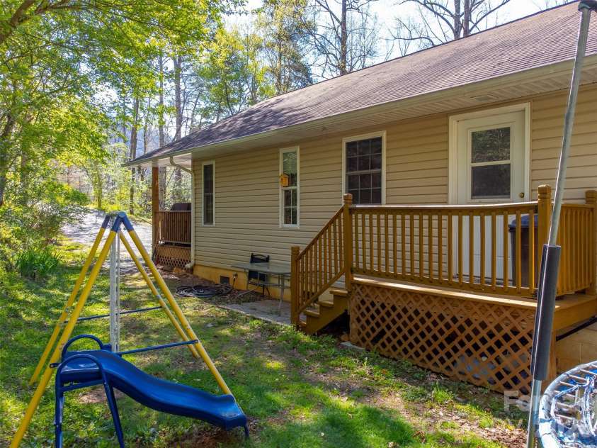 201 Windcrest Ridge, Sylva, NC 28779.  MLS# CAR4367341, YatesRealty ID 23782. 