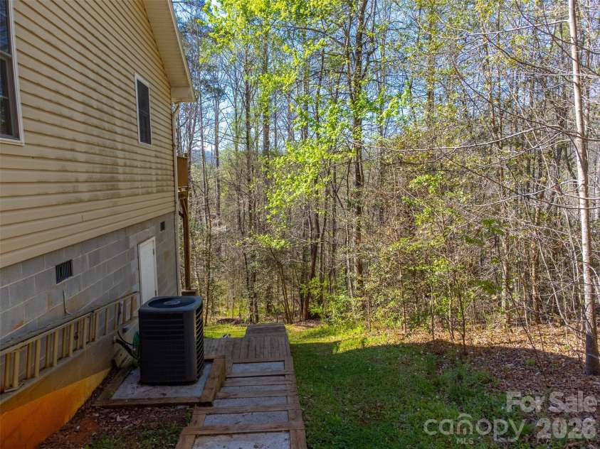 201 Windcrest Ridge, Sylva, NC 28779.  MLS# CAR4367341, YatesRealty ID 23782. 