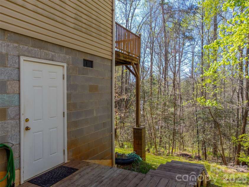 201 Windcrest Ridge, Sylva, NC 28779.  MLS# CAR4367341, YatesRealty ID 23782. 