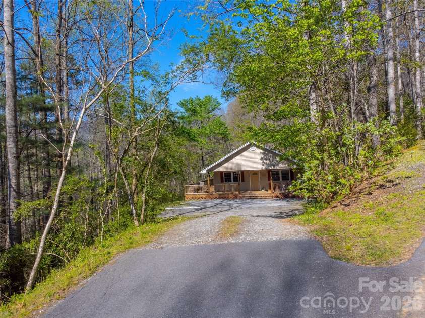 201 Windcrest Ridge, Sylva, NC 28779.  MLS# CAR4367341, YatesRealty ID 23782. 