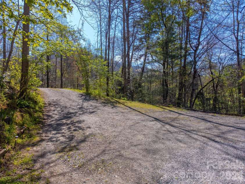 201 Windcrest Ridge, Sylva, NC 28779.  MLS# CAR4367341, YatesRealty ID 23782. 