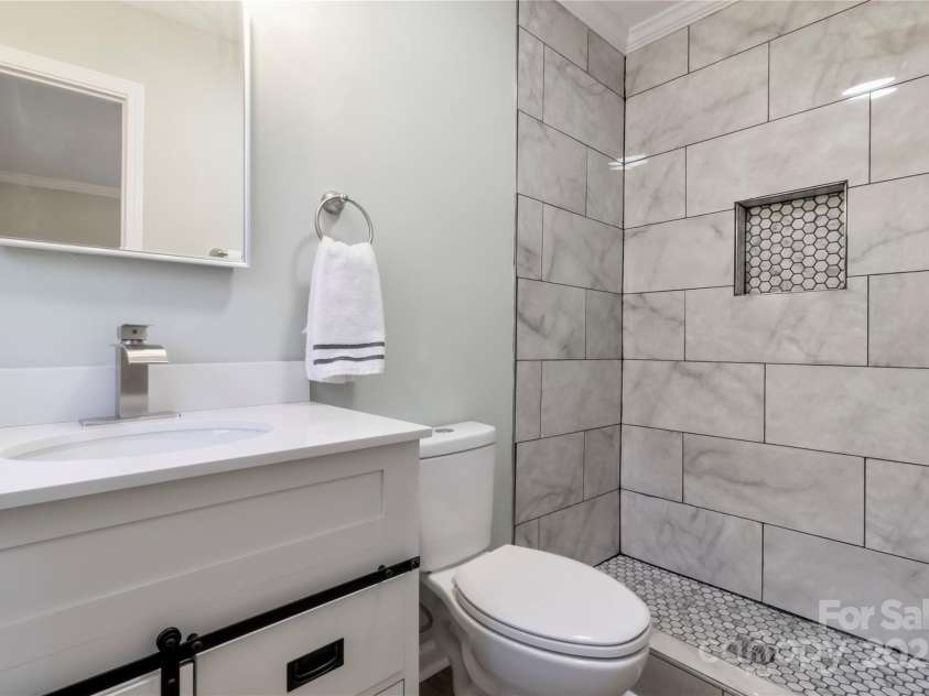 6726 Lockhart Road, Sharon, SC 29742.  MLS# CAR4211282, YatesRealty ID 23782. Primary Bathroom