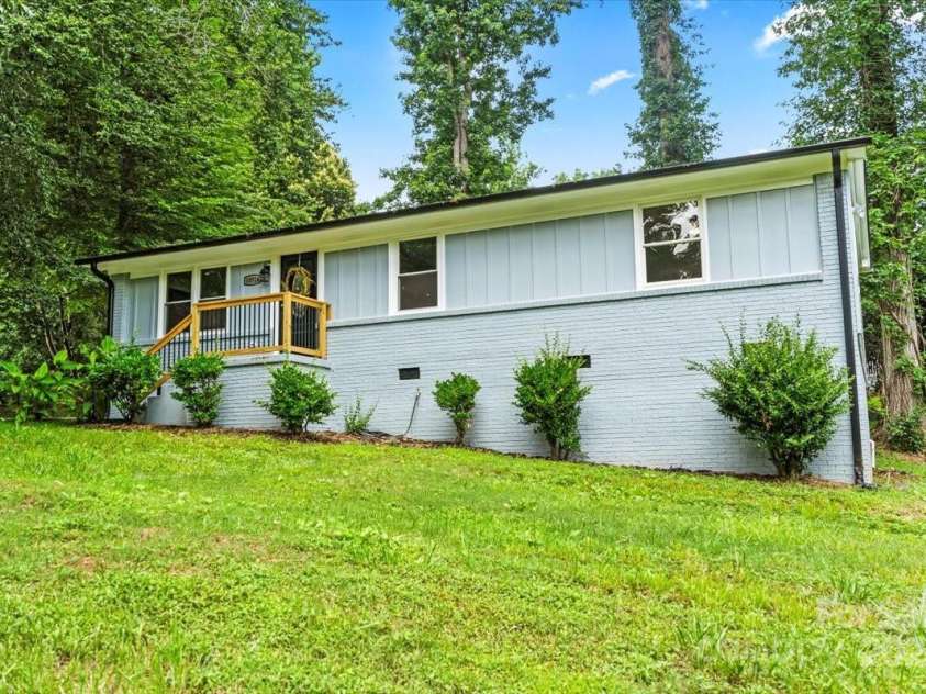 10514 Harbor Drive, Charlotte, NC 28214.  MLS# CAR4270784, YatesRealty ID 23783. 