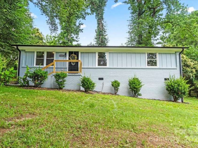 10514 Harbor Drive, Charlotte, NC 28214.  MLS# CAR4270784, YatesRealty ID 23783. 