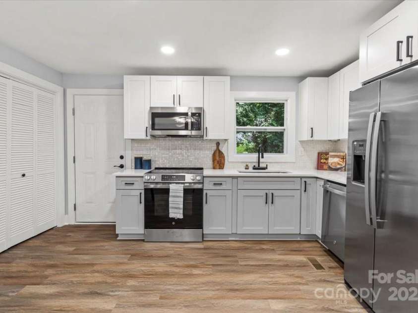 10514 Harbor Drive, Charlotte, NC 28214.  MLS# CAR4270784, YatesRealty ID 23783. 