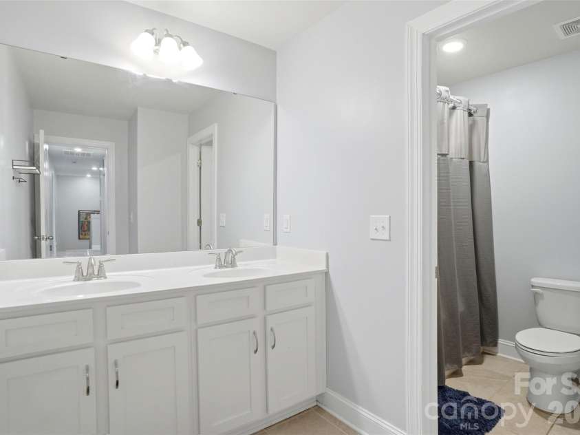 4224 Allenby Place, Monroe, NC 28110.  MLS# CAR4380450, YatesRealty ID 23783. 2nd Floor Full Bathroom