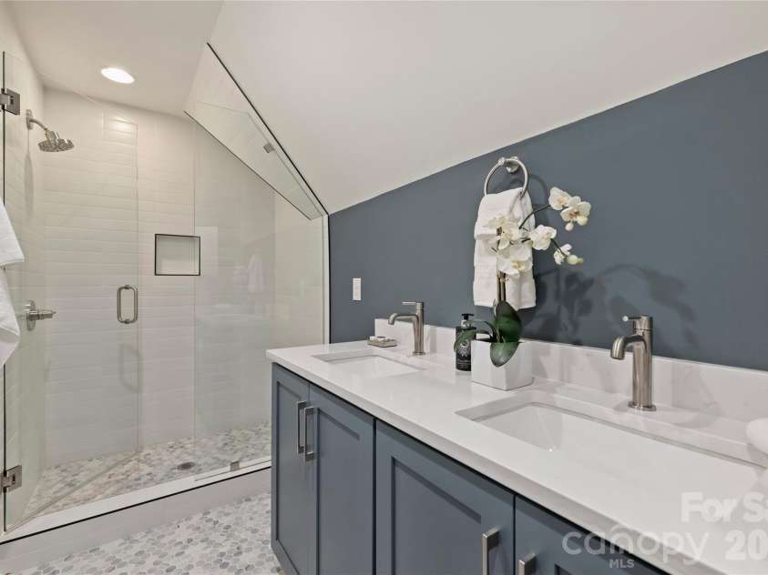 2027 Thurmond Place, Charlotte, NC 28205.  MLS# CAR4380567, YatesRealty ID 23784. 