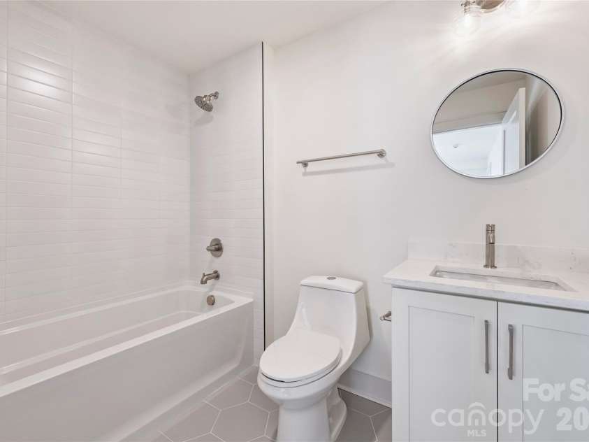 2027 Thurmond Place, Charlotte, NC 28205.  MLS# CAR4380567, YatesRealty ID 23784. Connected bath