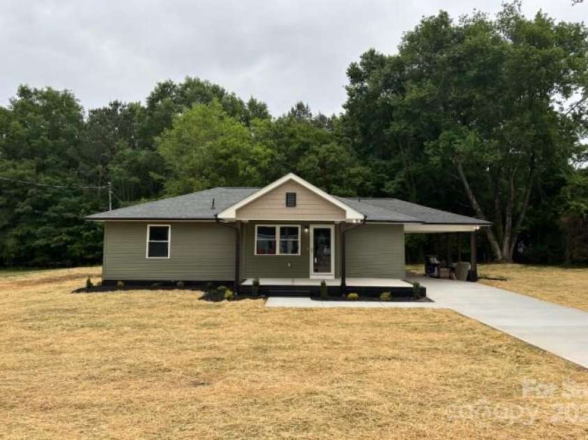 1428 E Main Street, Cherryville, NC 28021.  MLS# CAR4253438, YatesRealty ID 23785. House