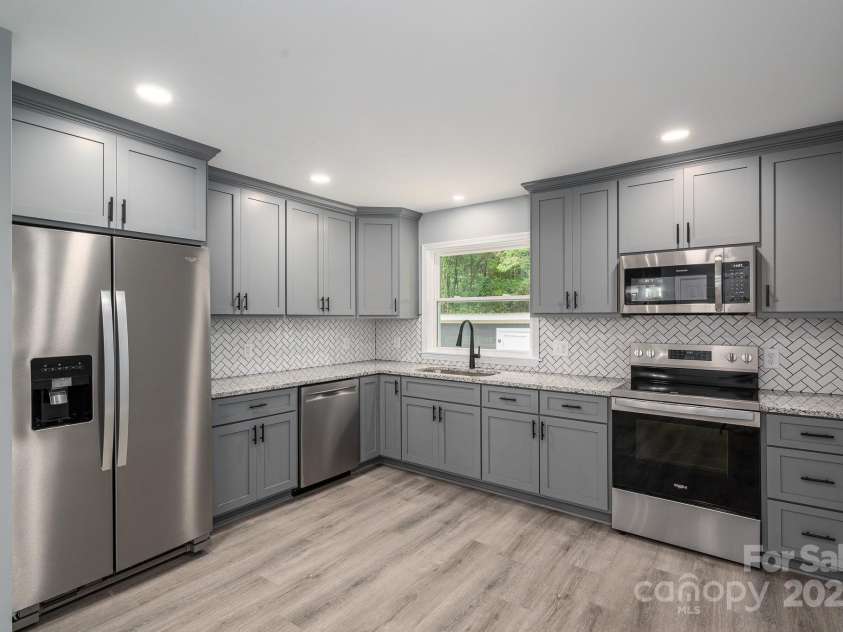 1428 E Main Street, Cherryville, NC 28021.  MLS# CAR4253438, YatesRealty ID 23785. Kitchen