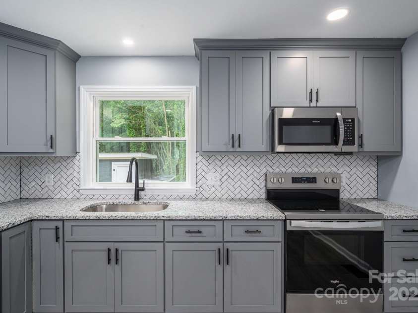 1428 E Main Street, Cherryville, NC 28021.  MLS# CAR4253438, YatesRealty ID 23785. Kitchen