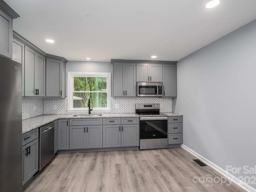 1428 E Main Street, Cherryville, NC 28021.  MLS# CAR4253438, YatesRealty ID 23785. Kitchen