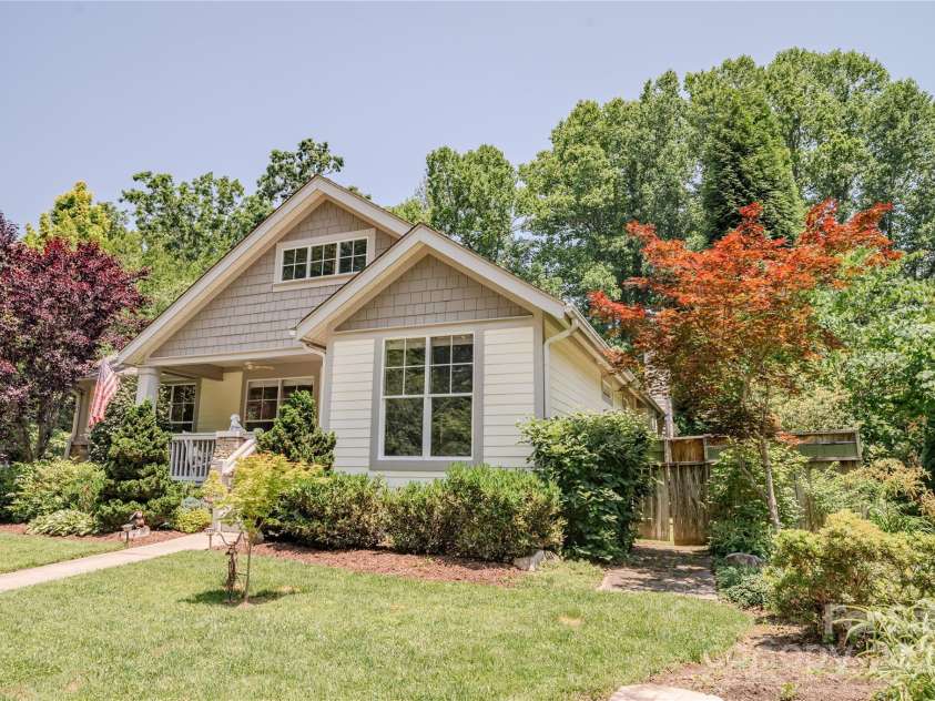 89 Covered Bridge Drive, Flat Rock, NC 28731.  MLS# CAR4271519, YatesRealty ID 23786. 