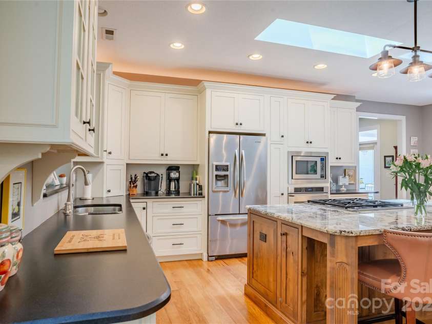 89 Covered Bridge Drive, Flat Rock, NC 28731.  MLS# CAR4271519, YatesRealty ID 23786. 