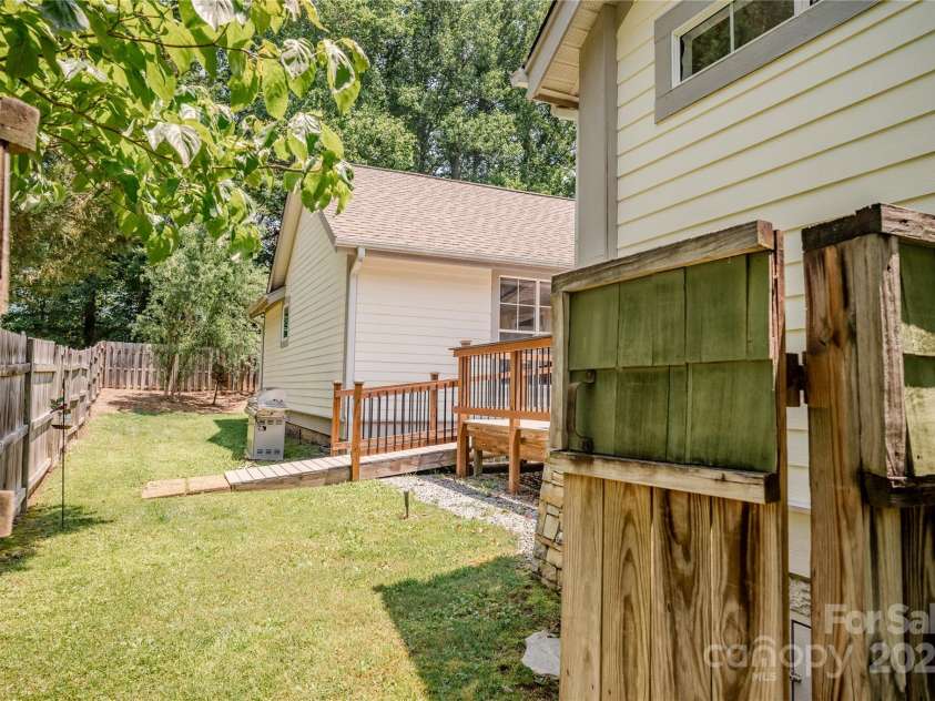 89 Covered Bridge Drive, Flat Rock, NC 28731.  MLS# CAR4271519, YatesRealty ID 23786. 