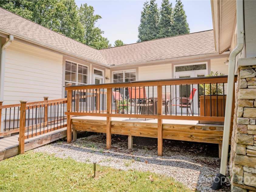 89 Covered Bridge Drive, Flat Rock, NC 28731.  MLS# CAR4271519, YatesRealty ID 23786. 