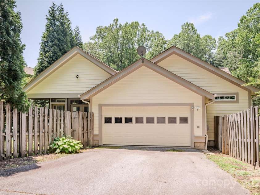 89 Covered Bridge Drive, Flat Rock, NC 28731.  MLS# CAR4271519, YatesRealty ID 23786. 