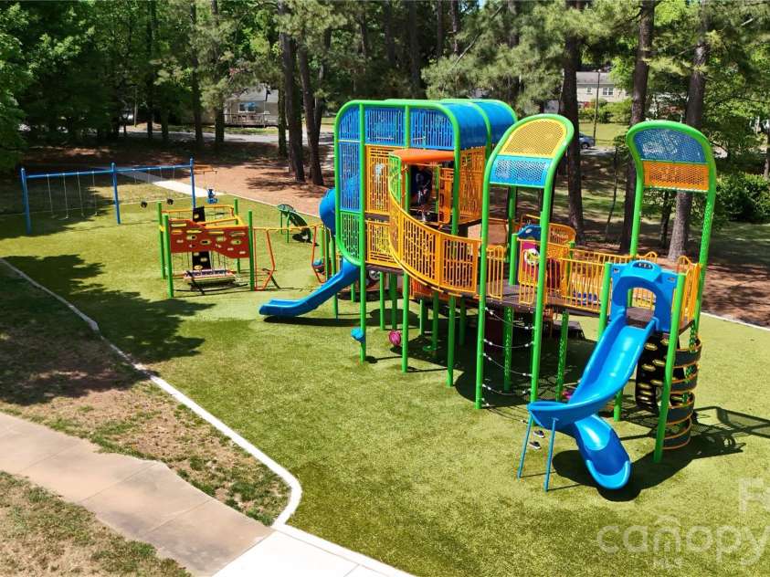 2616 Revolution Park Drive, Charlotte, NC 28208.  MLS# CAR4377244, YatesRealty ID 23788. 
