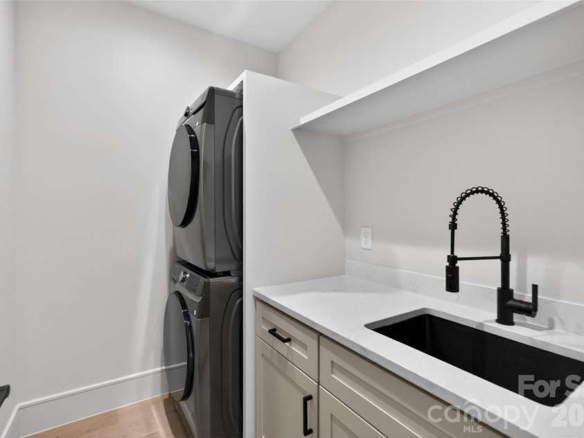 2616 Revolution Park Drive, Charlotte, NC 28208.  MLS# CAR4377244, YatesRealty ID 23788. 
