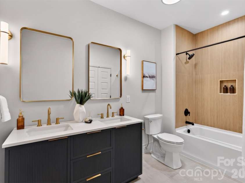 2616 Revolution Park Drive, Charlotte, NC 28208.  MLS# CAR4377244, YatesRealty ID 23788. 