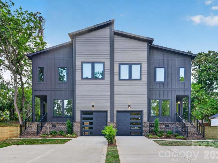 2616 Revolution Park Drive, Charlotte, NC 28208.  MLS# CAR4377244, YatesRealty ID 23788. 