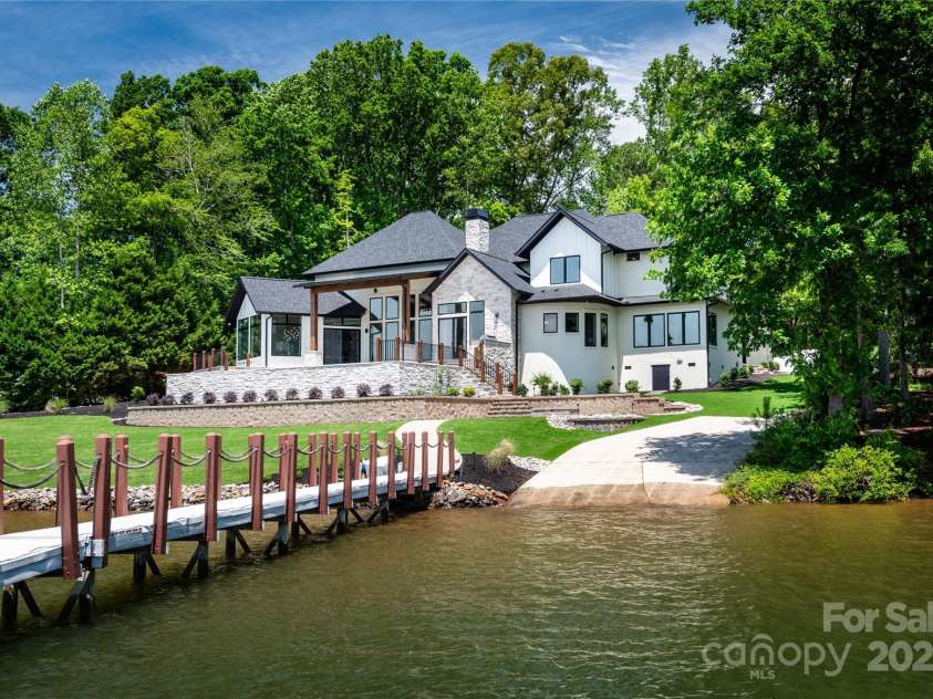 301 Riverwood Road, Mooresville, NC 28117.  MLS# CAR4258514, YatesRealty ID 23788. 