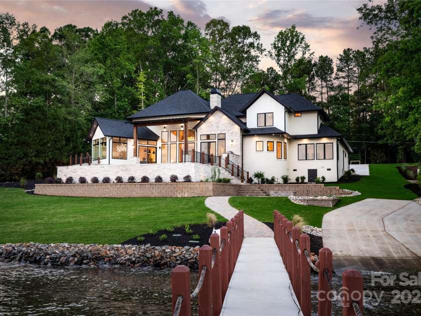 301 Riverwood Road, Mooresville, NC 28117.  MLS# CAR4258514, YatesRealty ID 23788. 