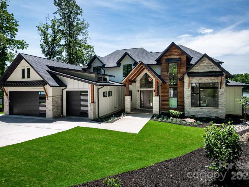 301 Riverwood Road, Mooresville, NC 28117.  MLS# CAR4258514, YatesRealty ID 23788. 