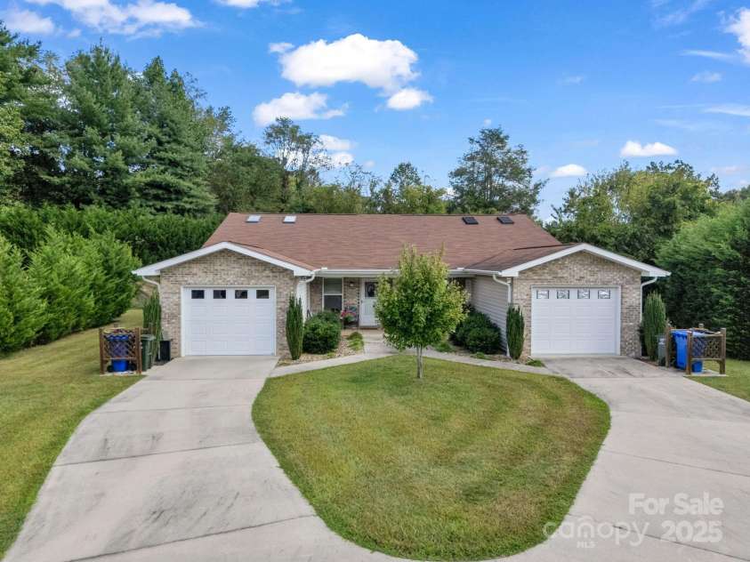 14 Cornerstone Way, Hendersonville, NC 28791.  MLS# CAR4306629, YatesRealty ID 2379. 