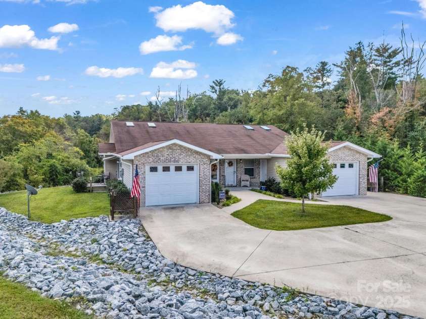 14 Cornerstone Way, Hendersonville, NC 28791.  MLS# CAR4306629, YatesRealty ID 2379. 