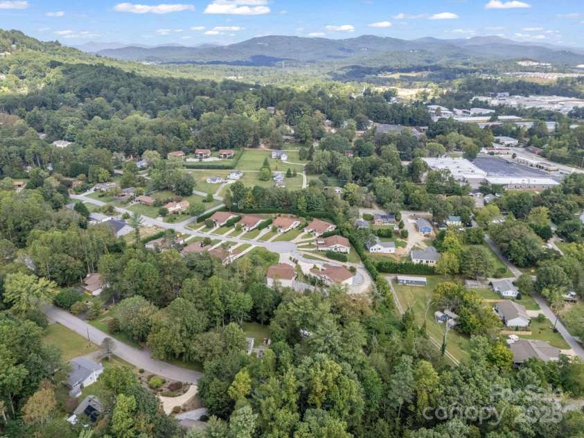 14 Cornerstone Way, Hendersonville, NC 28791.  MLS# CAR4306629, YatesRealty ID 2379. 