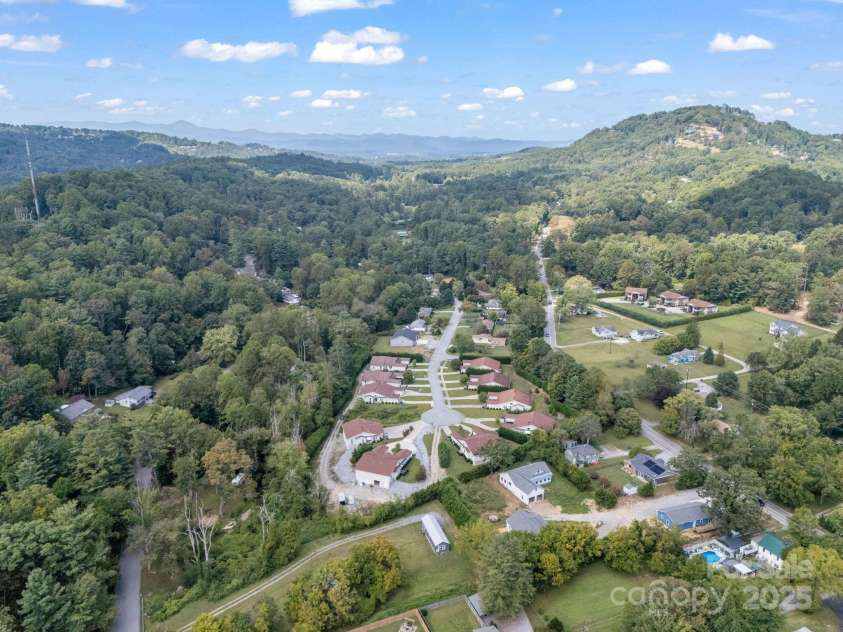 14 Cornerstone Way, Hendersonville, NC 28791.  MLS# CAR4306629, YatesRealty ID 2379. 