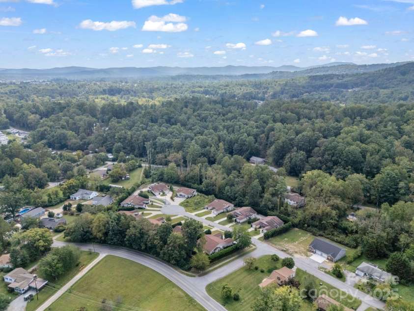 14 Cornerstone Way, Hendersonville, NC 28791.  MLS# CAR4306629, YatesRealty ID 2379. 