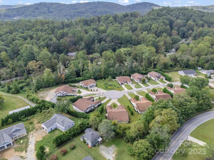 14 Cornerstone Way, Hendersonville, NC 28791.  MLS# CAR4306629, YatesRealty ID 2379. 