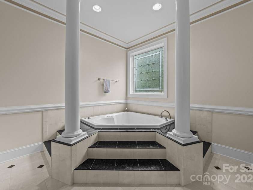 196 Arnold Palmer Drive, Advance, NC 27006.  MLS# CAR4263557, YatesRealty ID 2379. 