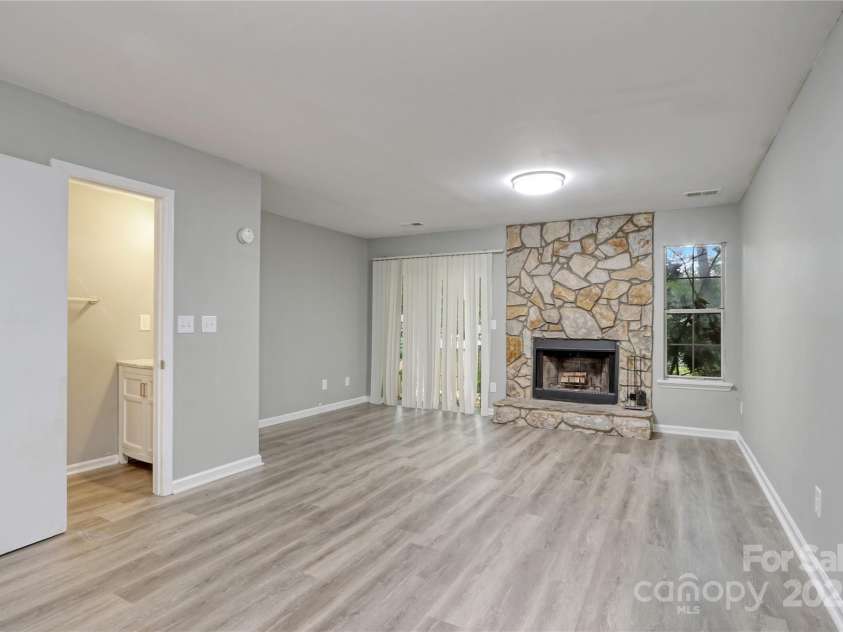 6325 Windsor Gate Lane, Charlotte, NC 28215.  MLS# CAR4213899, YatesRealty ID 2379. 