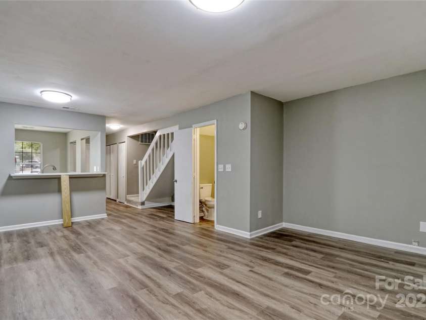 6325 Windsor Gate Lane, Charlotte, NC 28215.  MLS# CAR4213899, YatesRealty ID 2379. 