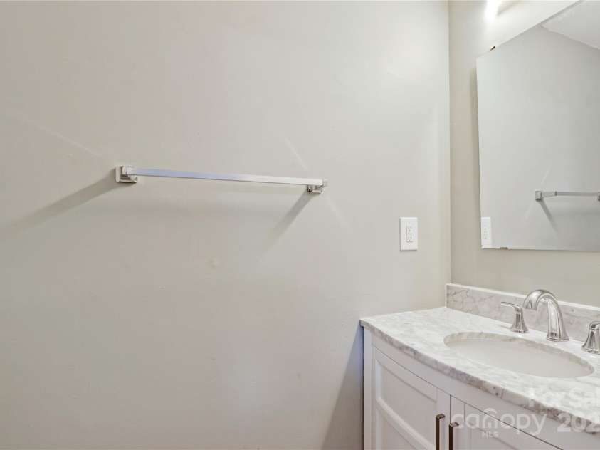 6325 Windsor Gate Lane, Charlotte, NC 28215.  MLS# CAR4213899, YatesRealty ID 2379. 