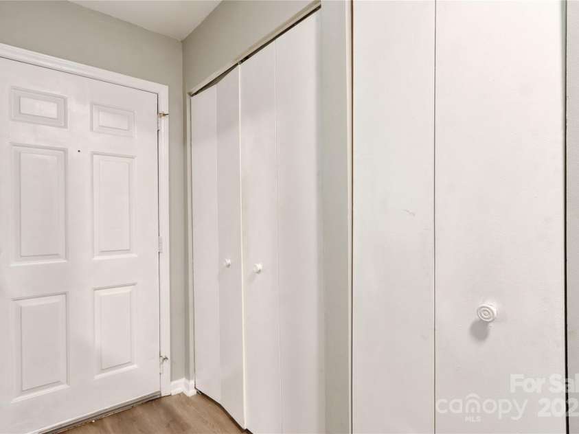 6325 Windsor Gate Lane, Charlotte, NC 28215.  MLS# CAR4213899, YatesRealty ID 2379. 