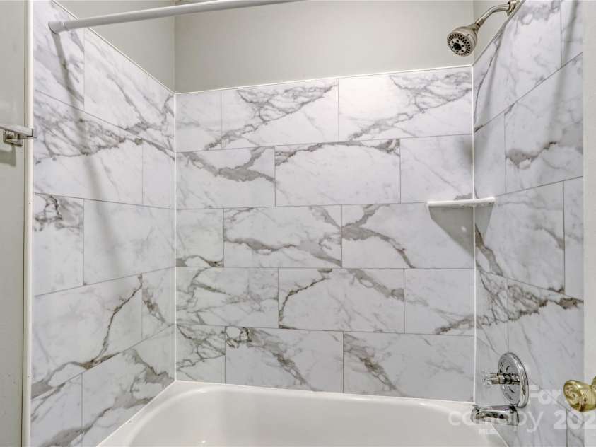 6325 Windsor Gate Lane, Charlotte, NC 28215.  MLS# CAR4213899, YatesRealty ID 2379. 