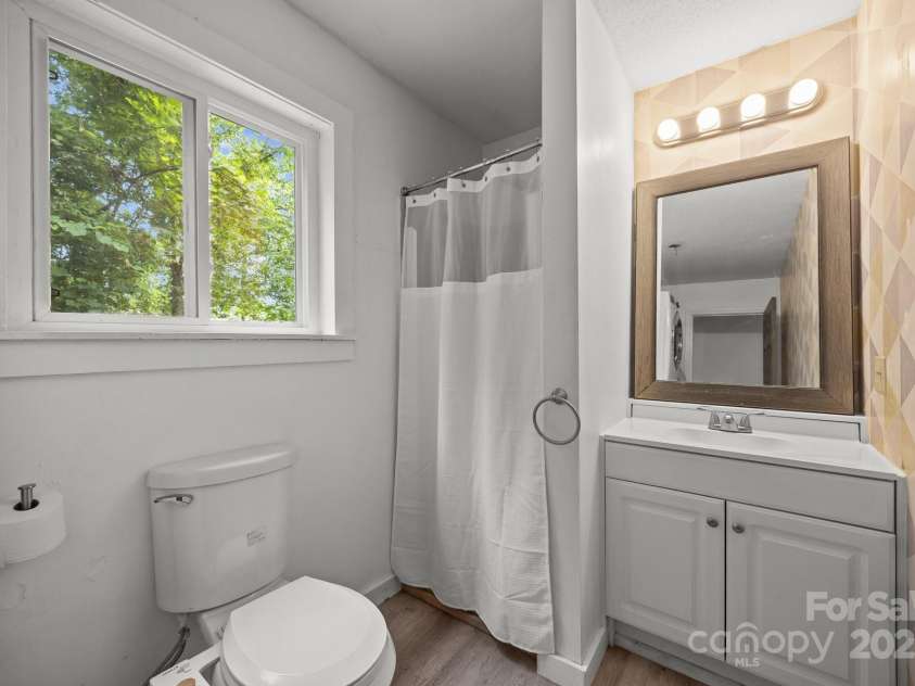 3276 Howard Gap Road, Hendersonville, NC 28792.  MLS# CAR4276370, YatesRealty ID 23790. 