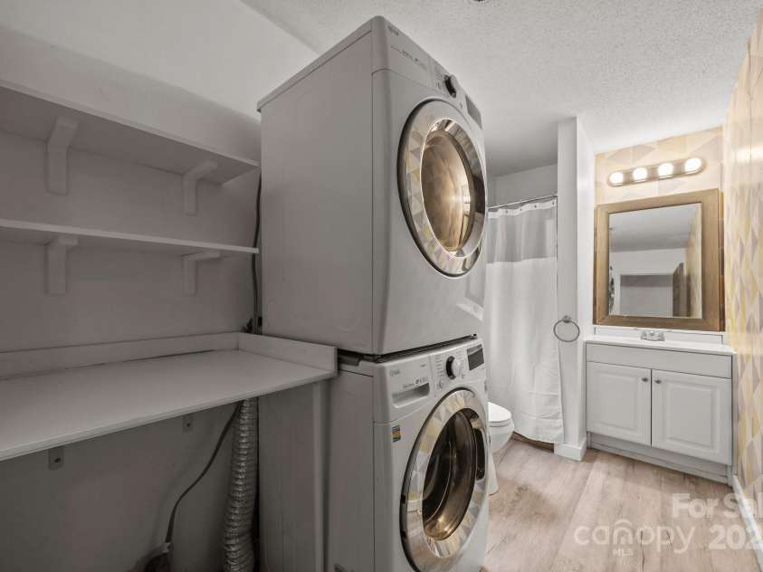 3276 Howard Gap Road, Hendersonville, NC 28792.  MLS# CAR4276370, YatesRealty ID 23790. 