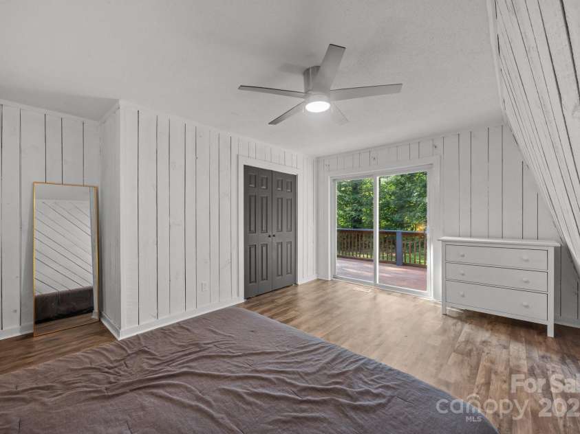 3276 Howard Gap Road, Hendersonville, NC 28792.  MLS# CAR4276370, YatesRealty ID 23790. 