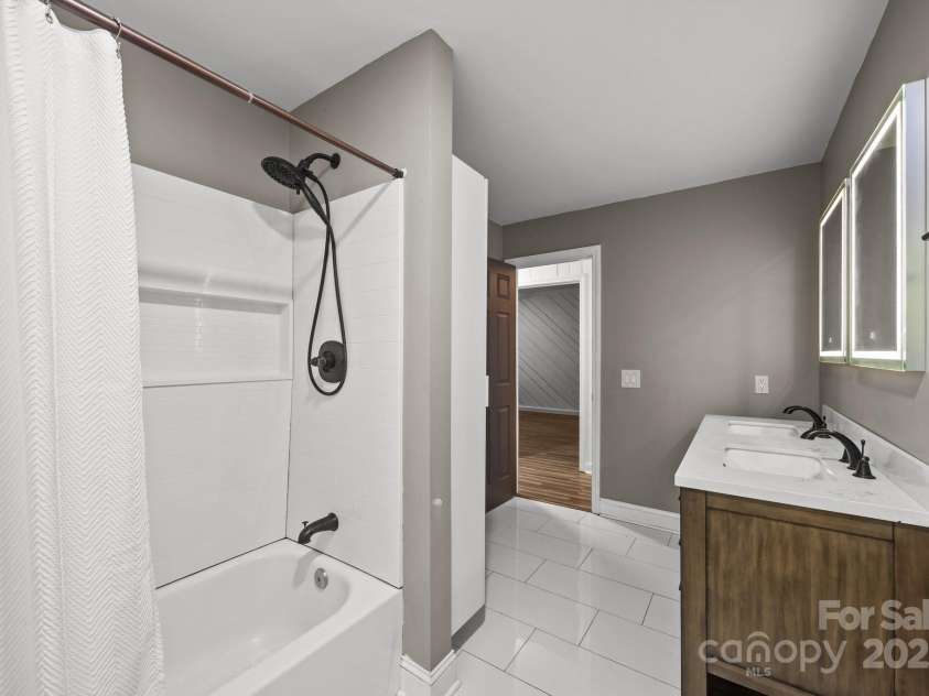 3276 Howard Gap Road, Hendersonville, NC 28792.  MLS# CAR4276370, YatesRealty ID 23790. 